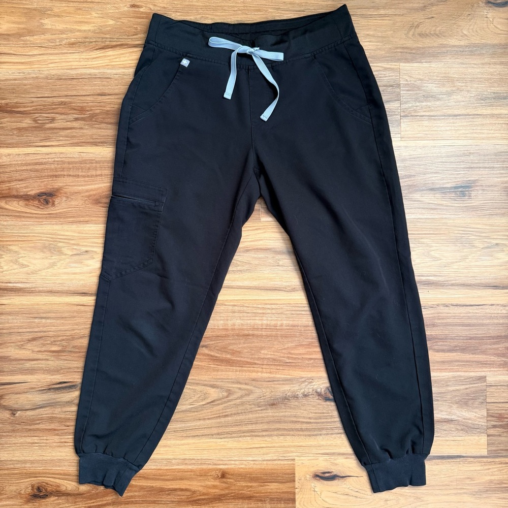 FIGS Women’s Black Petite Zamora Scrub Pants